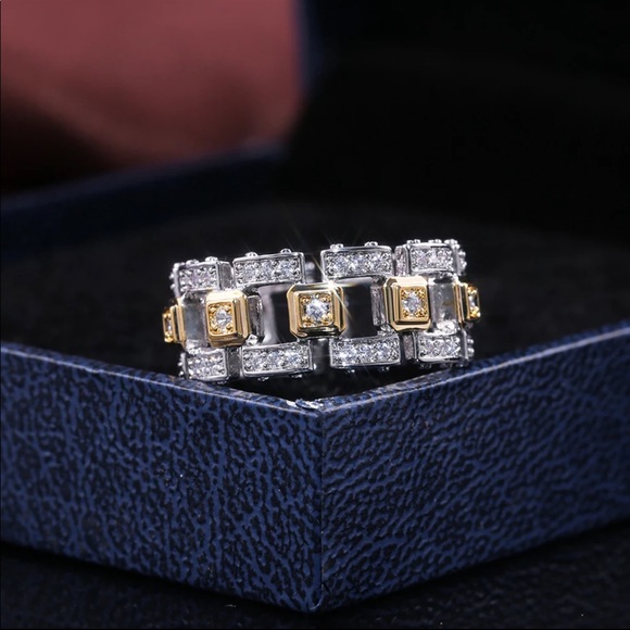 *NEW* Two Tone Diamond Beautiful Ring - Picture 2 of 7